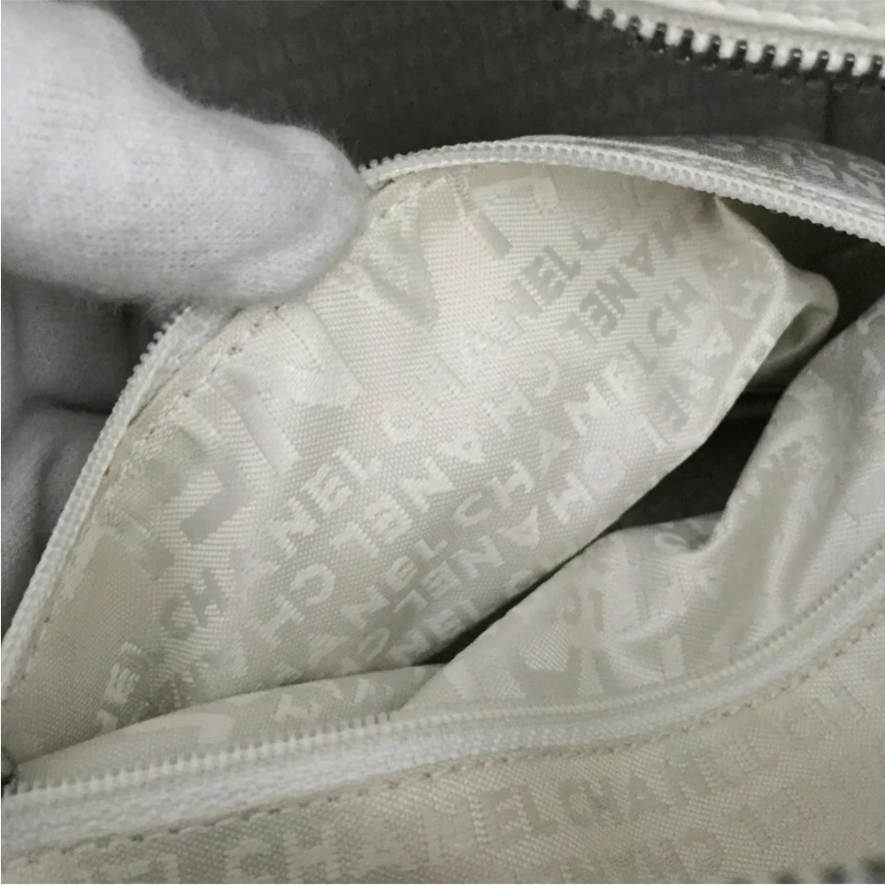 Authentic Chanel White Chocolate Bar Bag - Picture 4 of 14